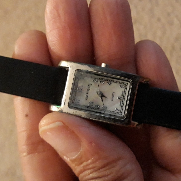 WATCHES..TIMEPIECE COLLECTORS..9 Watches total..ASSORTED BRANDS/ STYLES.. - Picture 7 of 16